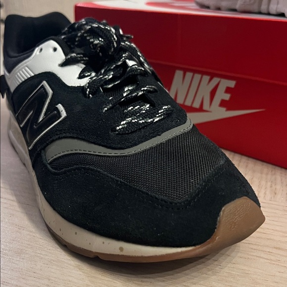 New Balance Women’s Black and Cream Sneakers - Picture 2 of 6